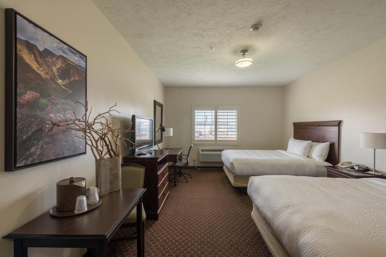 Landmark Inn And Suites Вернал Экстерьер фото
