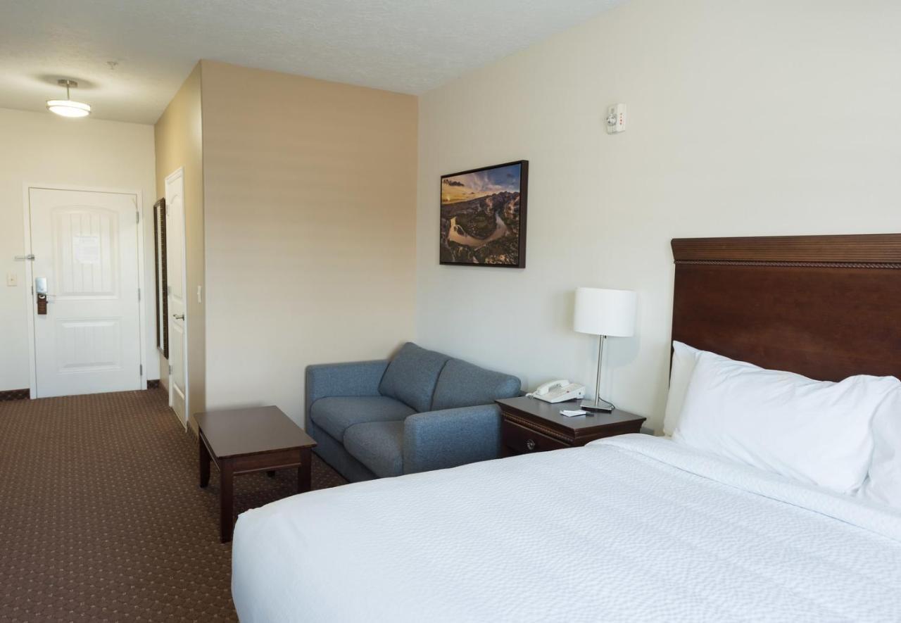 Landmark Inn And Suites Вернал Экстерьер фото